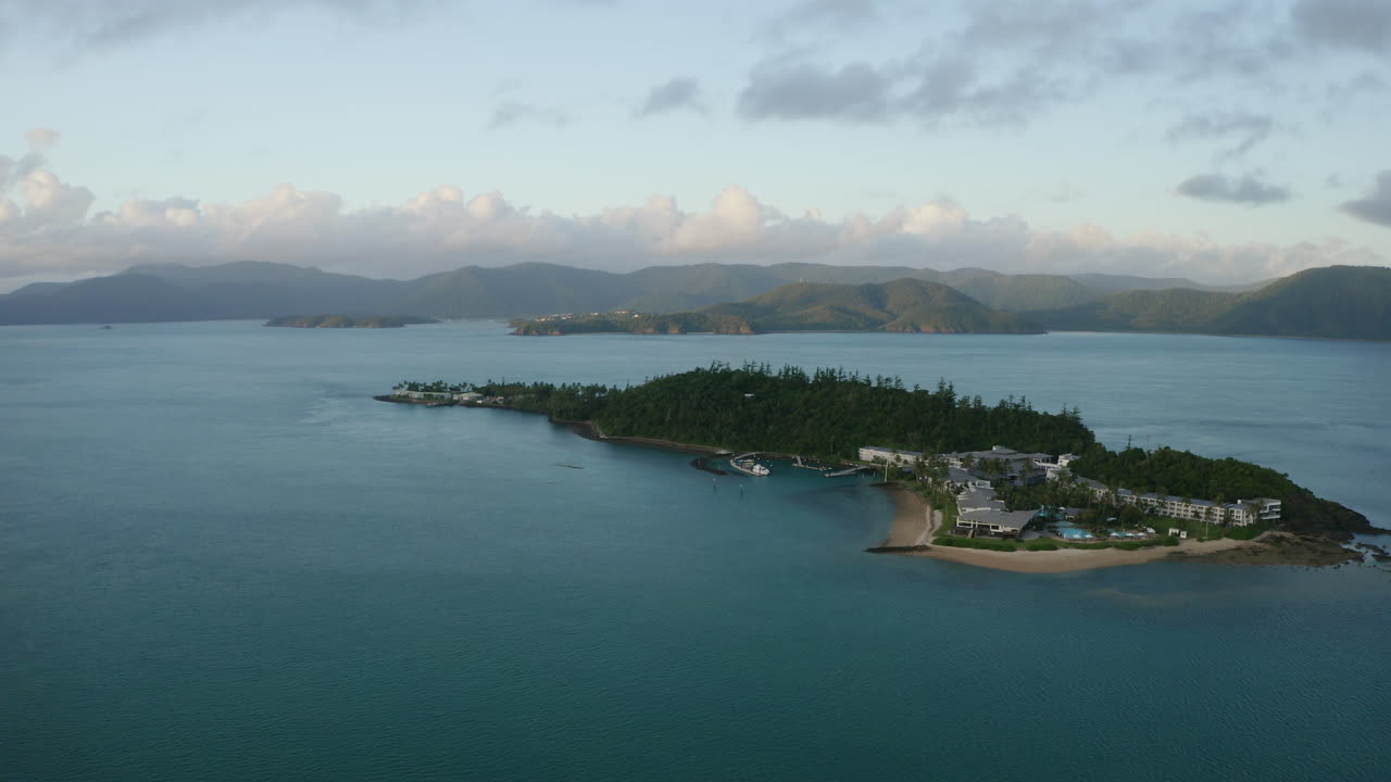 toma de drones de los whitsundays australia antes del amanecer