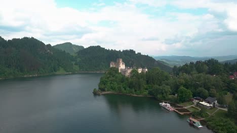 Luftaufnahme-Der-Mittelalterlichen-Burg-Nedec-In-Polen