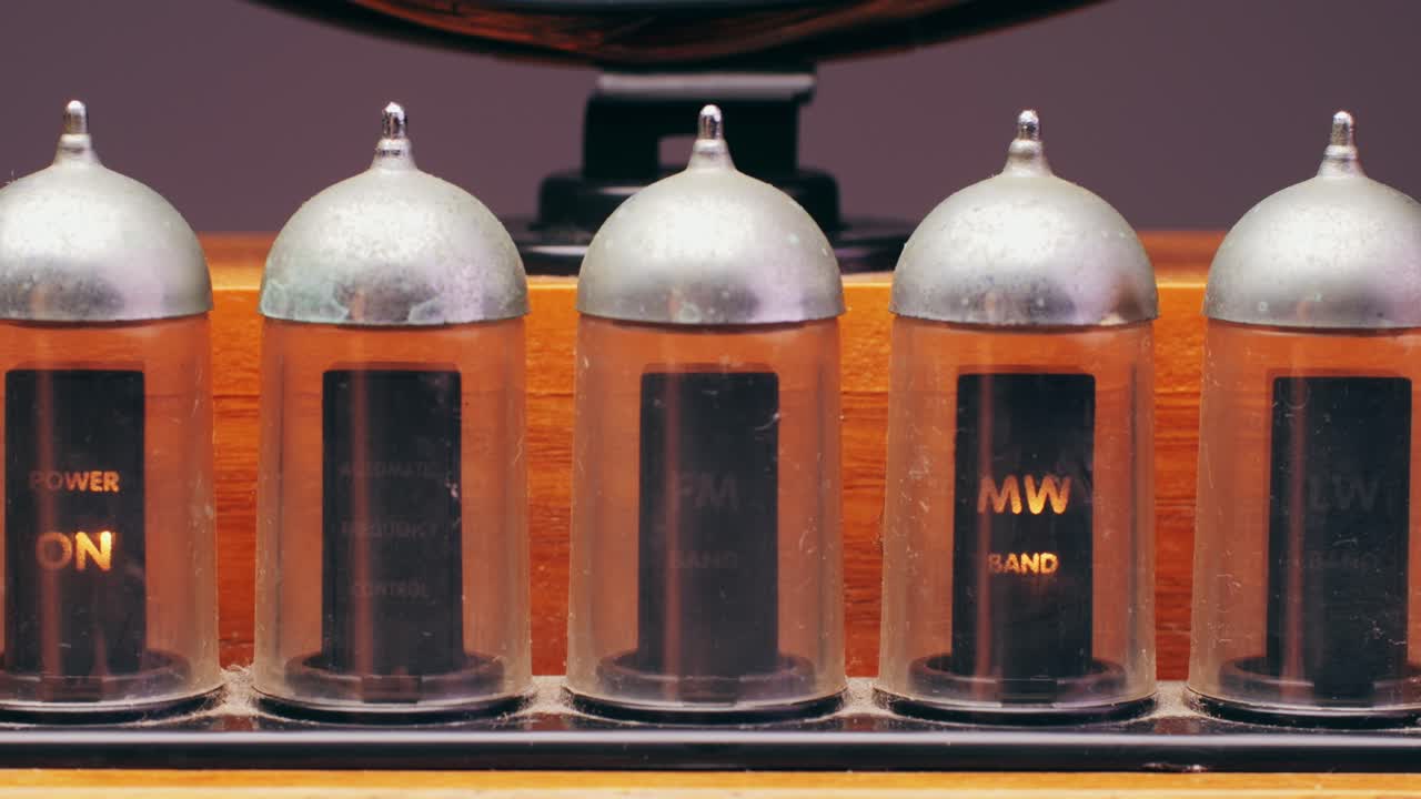 Old Retro AM FM Radio with tubes, Hand Changing stations , bulb vintage music player.