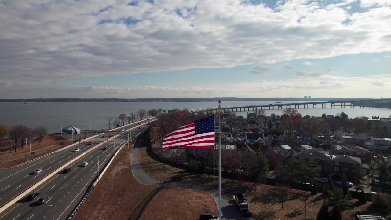 Amerikanische Flagge im Wind, Long Island, New York