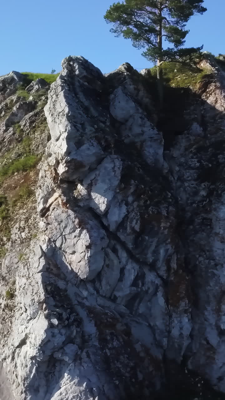 paisaje de montaña rocosa