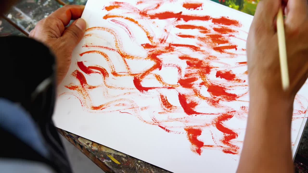 캔버스 4k에 예술가 그림의 오버헤드