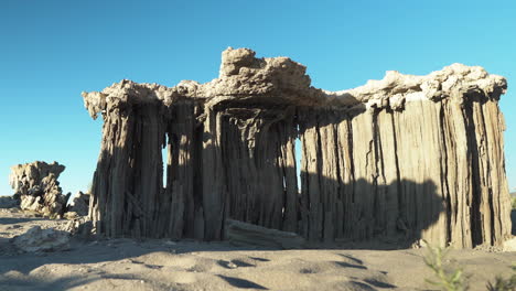 Mono-Lake-stalagmites-in-State-Natural-Reserve-in-California,-United-States