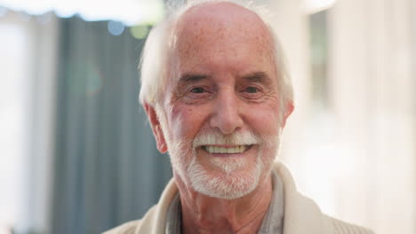 retrato de un anciano sonriente