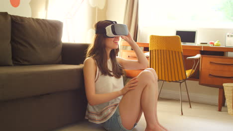 tecnología, mujer vr auricular en la sala de estar