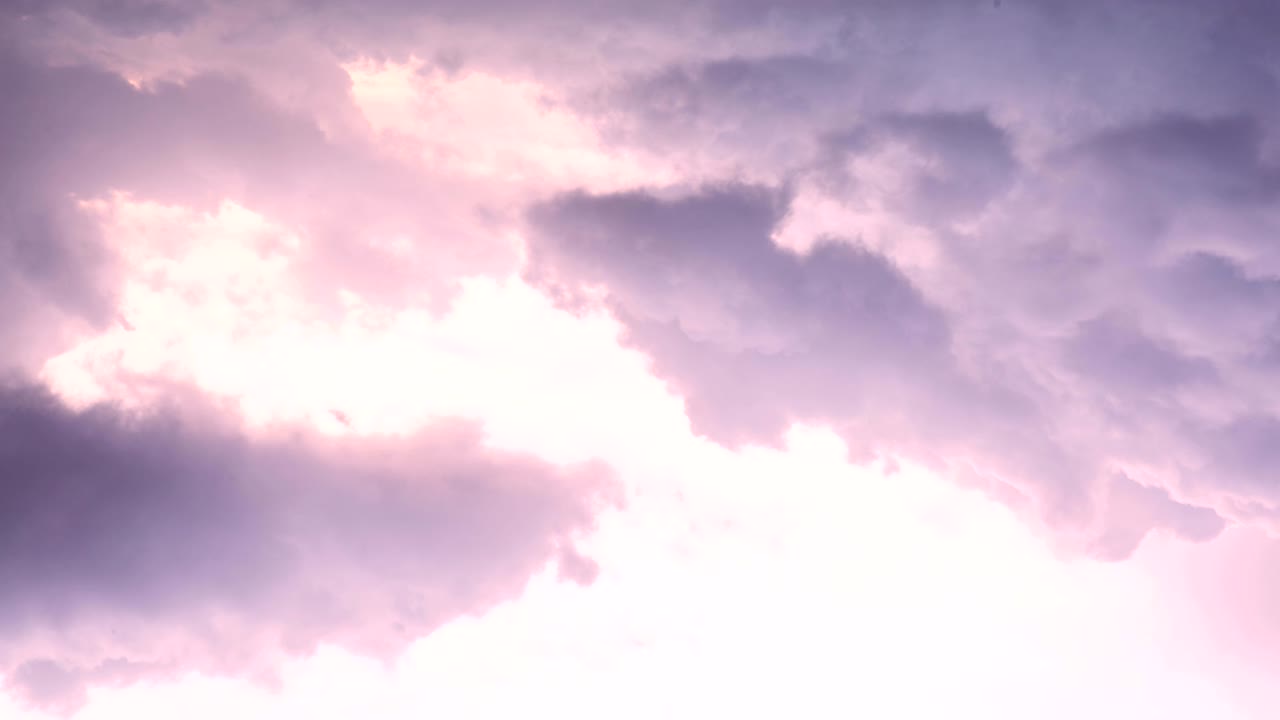 창문 밖 을 바라보는 구름 위 의 비행기