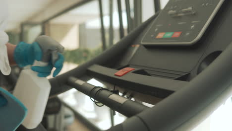 Cleaning-And-Disinfecting-Exercise-Machines-In-The-Gym