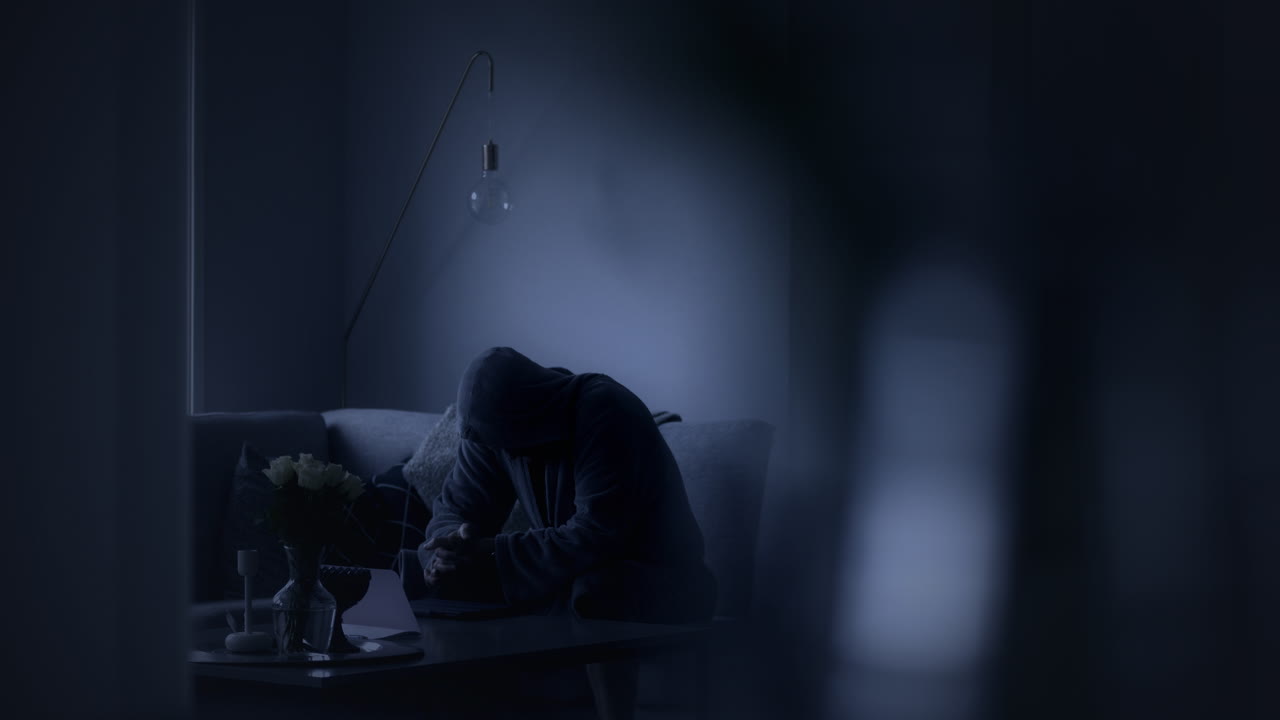 불면증 불면증으로 고통받는 남자