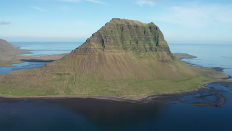 kirkjufell mountain iceland