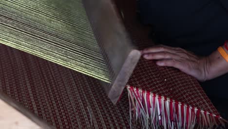 fabricación de esteras de papiro en la provincia de udonthani, tailandia