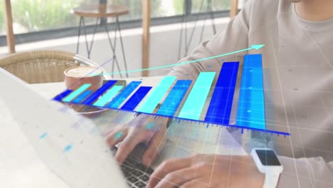 Animación-Del-Procesamiento-De-Datos-Estadísticos-Contra-Un-Hombre-Birracial-Usando-Una-Computadora-Portátil-En-Un-Café