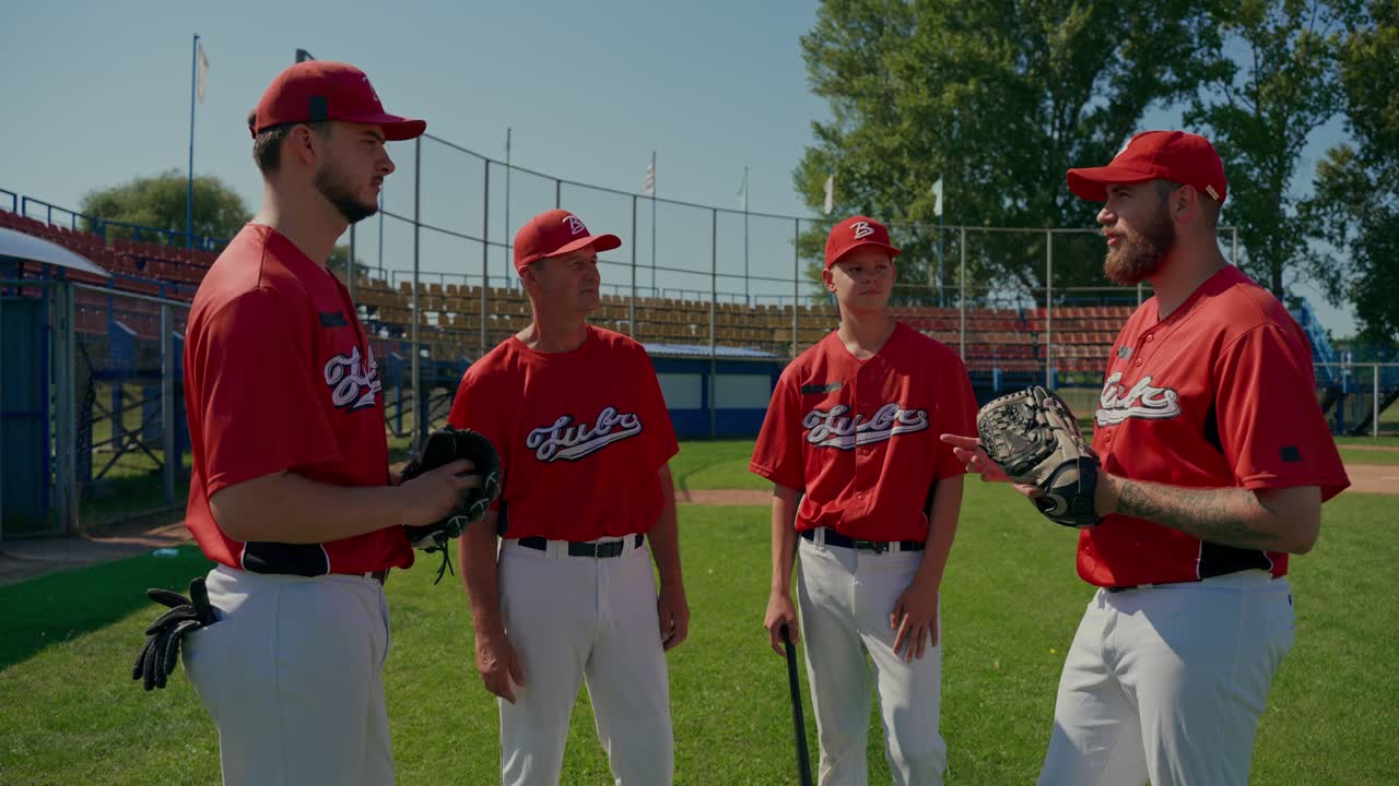 Riunione del team di baseball sul campo