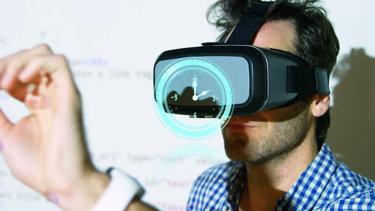 animación del reloj sobre el hombre de negocios caucásico que usa auriculares vr