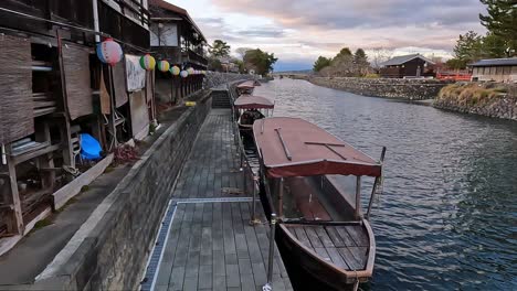 Barcos-Tradicionales-En-La-Ciudad-Del-Té-Uji