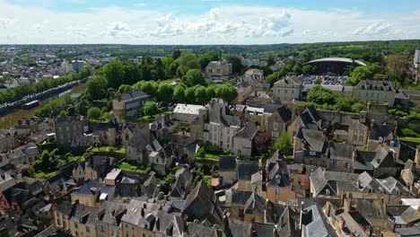 Perrine-Garten-Und-Mehrzweckraum,-Laval-In-Frankreich