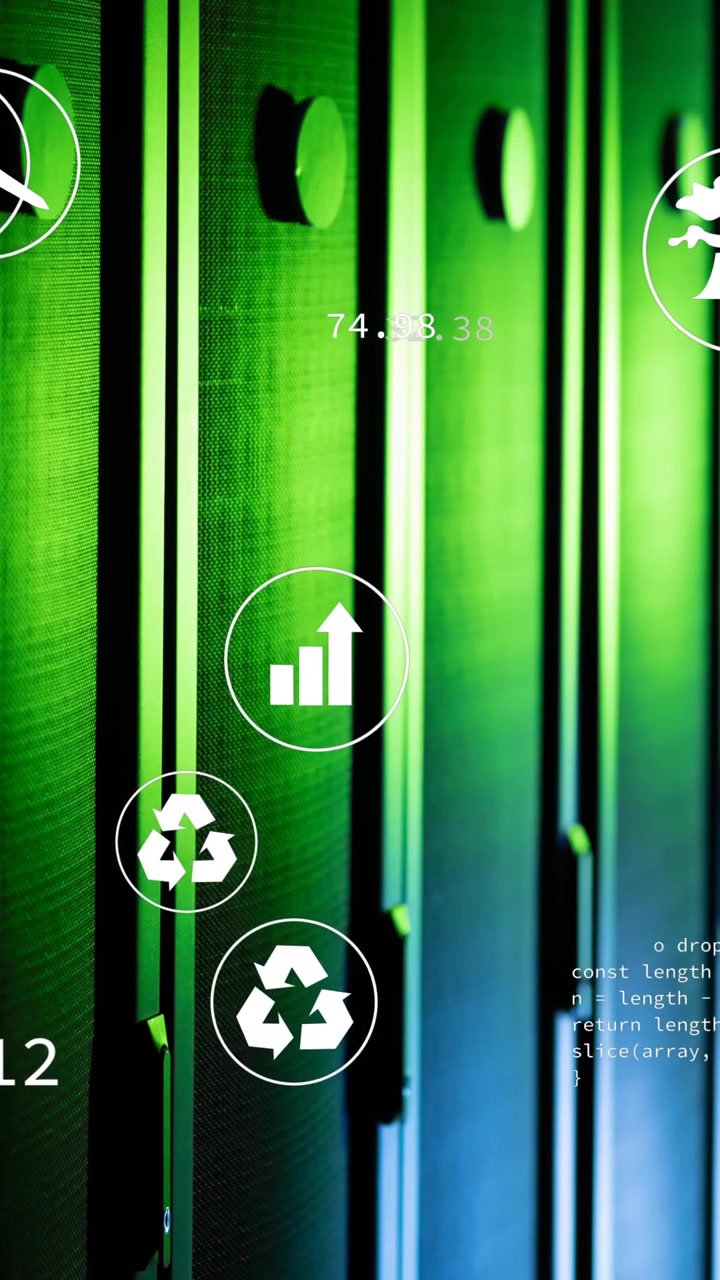 Animazione di icone di tecnologia verde e codifica su rack di server dati