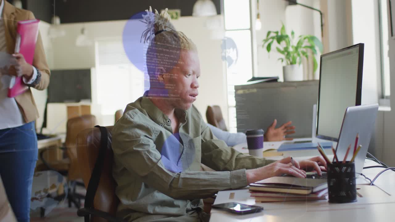 Animazione di elaborazione dati su uomo afroamericano albino in ufficio