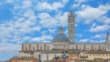 Duomo-Di-Siena-Con-El-Famoso-Campanario---Secuencias-De-Lapso-De-Tiempo-De-4k