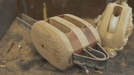 Poleas-De-Madera-Bellamente-Hechas-A-Mano-Para-Velero