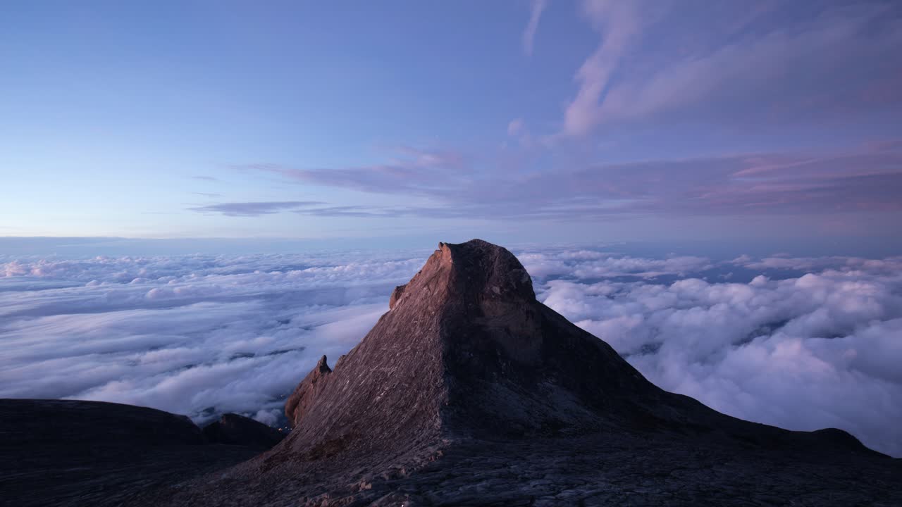 Time lapse of the magnificent Mount Kinabalu in Borneo, East Malaysia. At 4095m above mean sea level, the sea of clouds is a sight to behold!