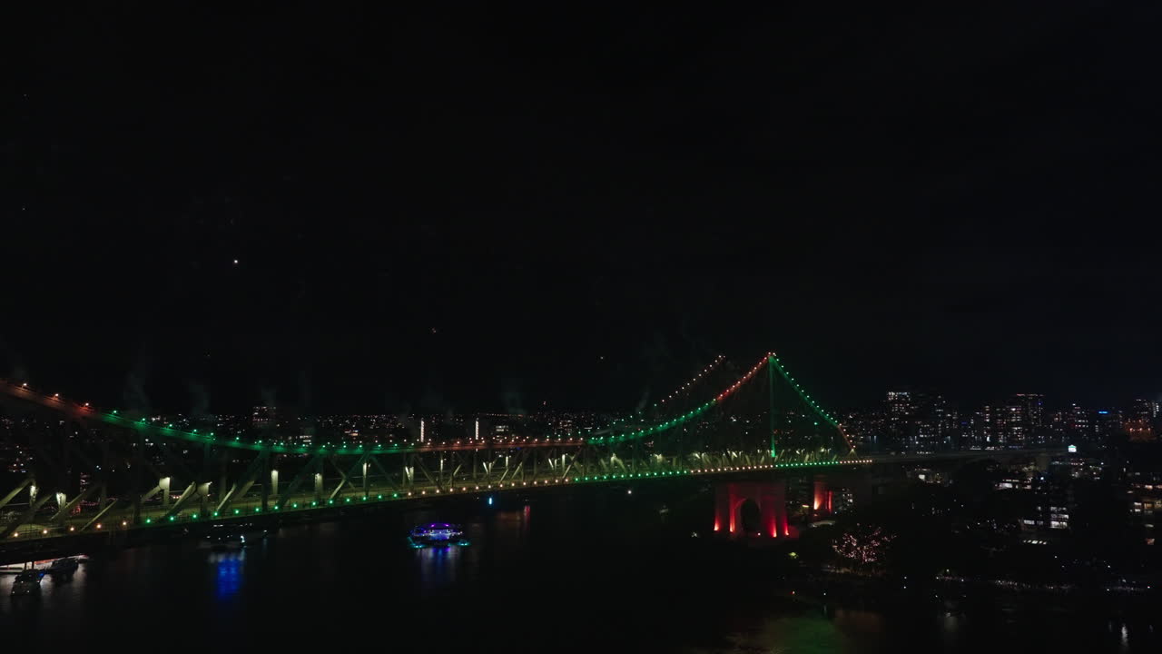 Newsworthy Bright Fireworks Off Light Up Story Bridge For Brisbane Festival, 4K