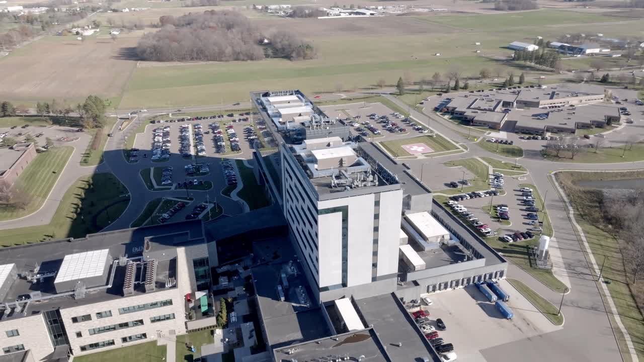 McClaren Hospital in Lansing, Michigan with drone video moving in a circle.