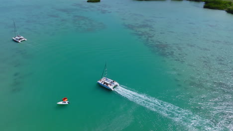 Vista-Aérea-Por-Drones-De-Deer-Island,-Flacq,-Isla-Mauricio,-Océano-Índico