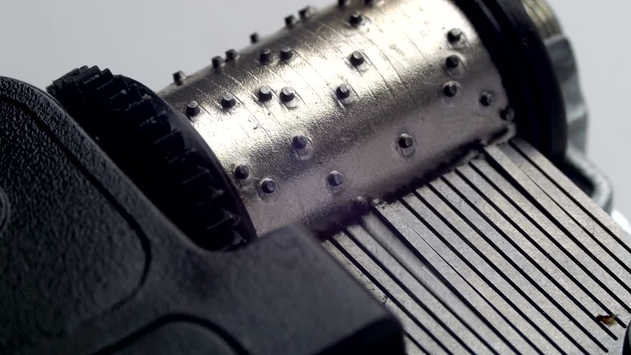 음악 상자 메커니즘이 회전합니다.