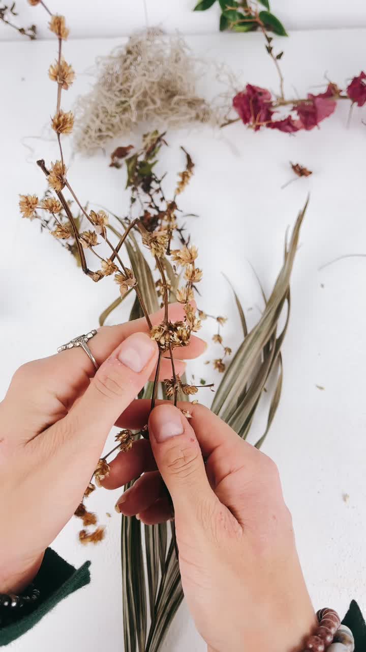 건조한 꽃을 정리하는 것