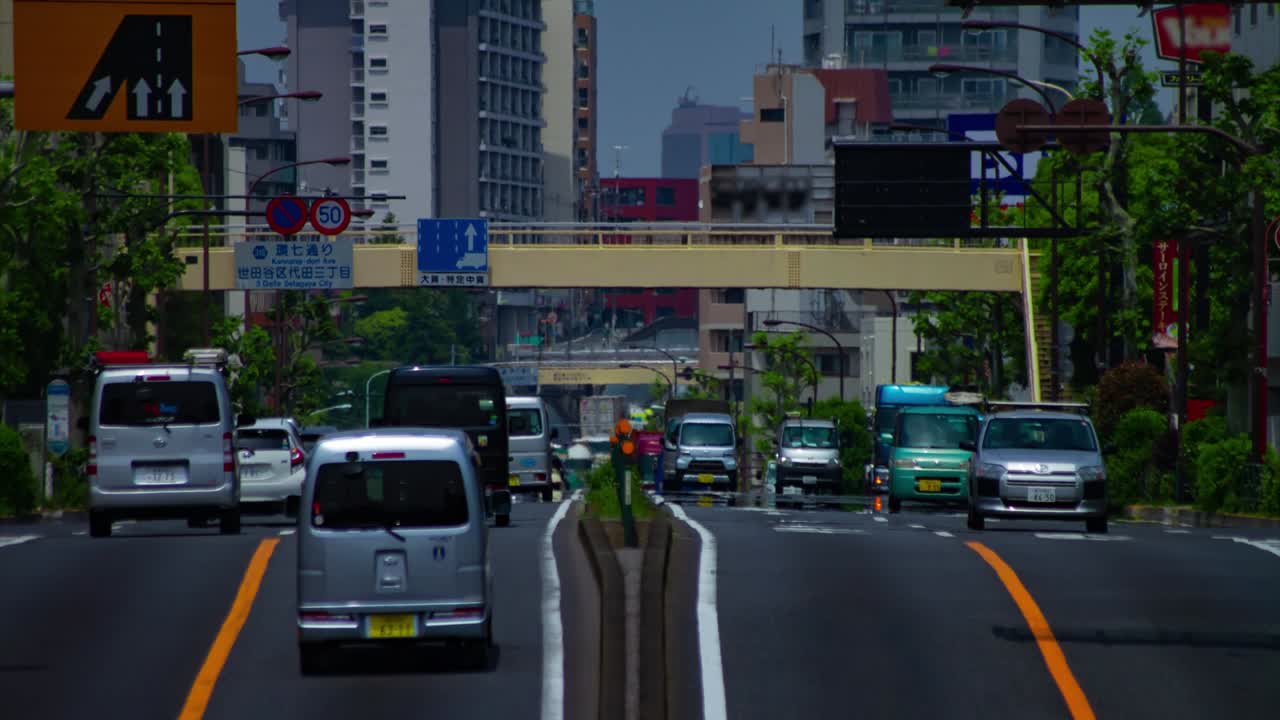 도쿄의 도시 거리에서 교통 체증의 타임 스 긴