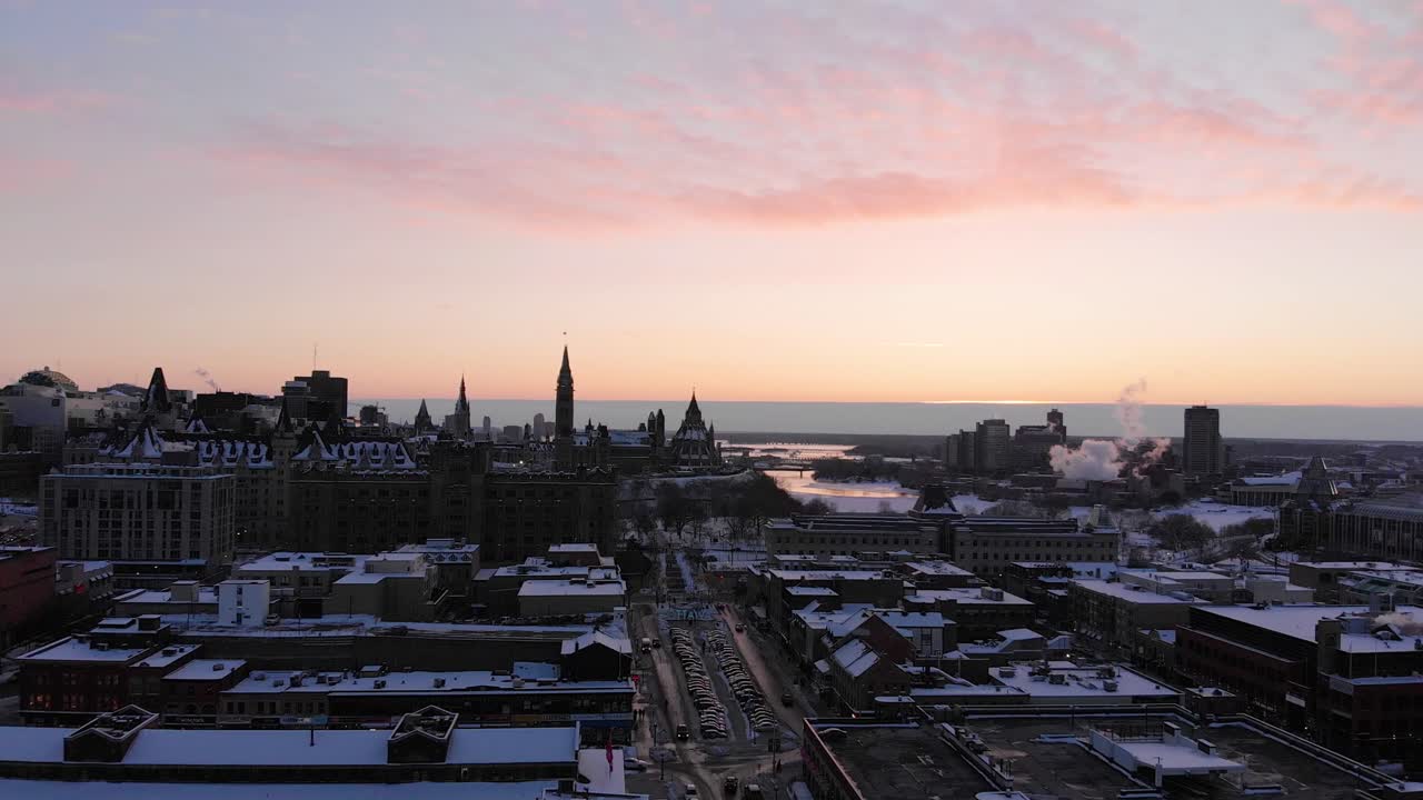 imágenes de drones aéreos de byward market parlamento hill ottawa ontario canadá glebe en invierno con puesta de sol