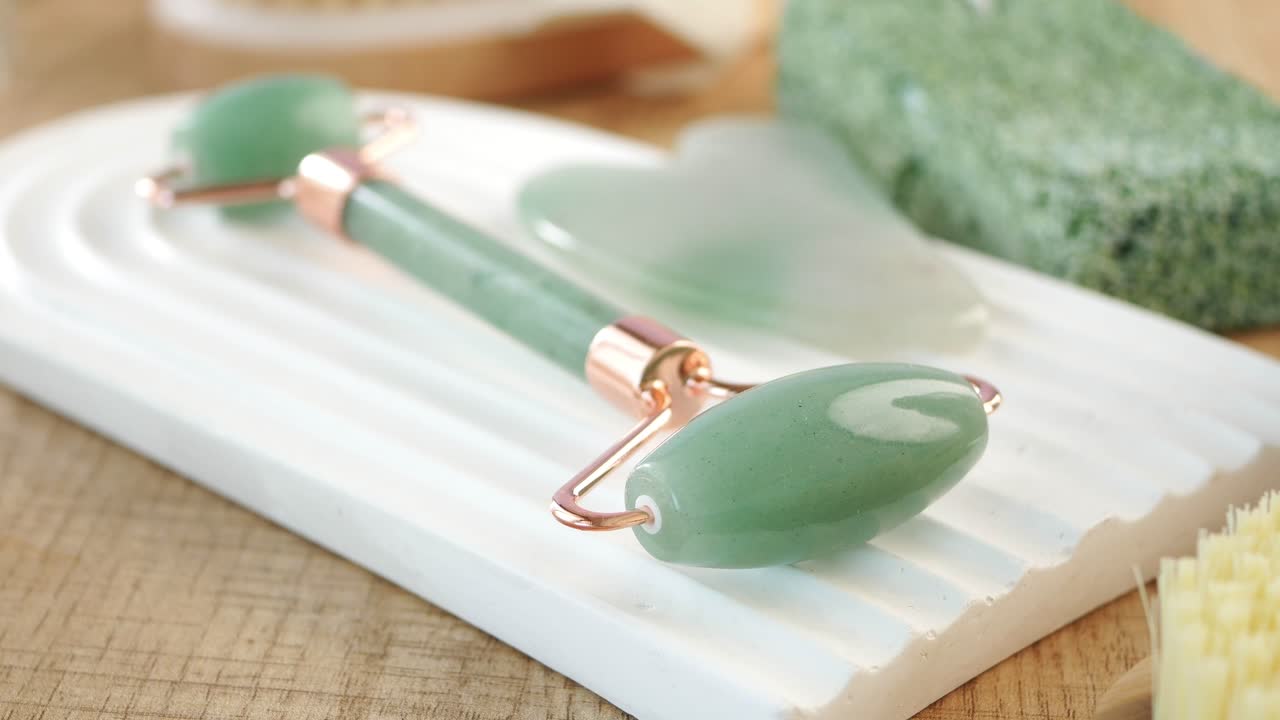 ferramentas de cuidado da pele e de rolos de jade