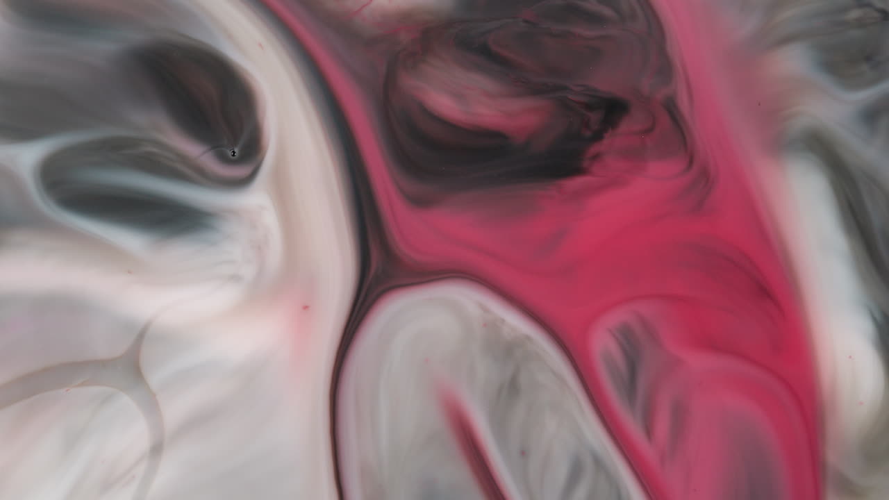 fluorescente rosa brillante chorro metálico, salpicaduras visuales, franja azul en la parte superior