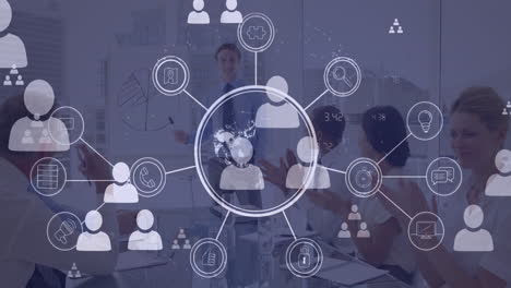 animación de conexiones con iconos y procesamiento de datos sobre personas de negocios