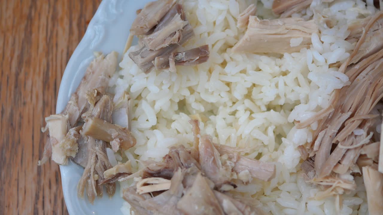 delicioso plato de pollo y arroz
