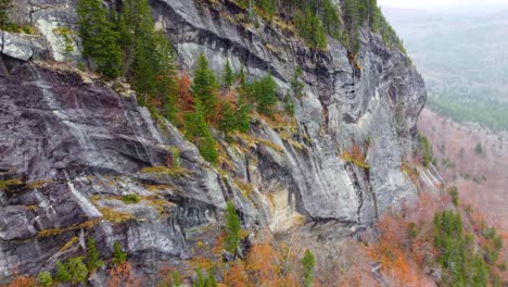 Zipline-drone-shot-of-Mount-Washington's-side,-also-known-as-the-Home-of-the-World's-Worst-Weather-located-in-New-Hampshire,-United-States-of-America