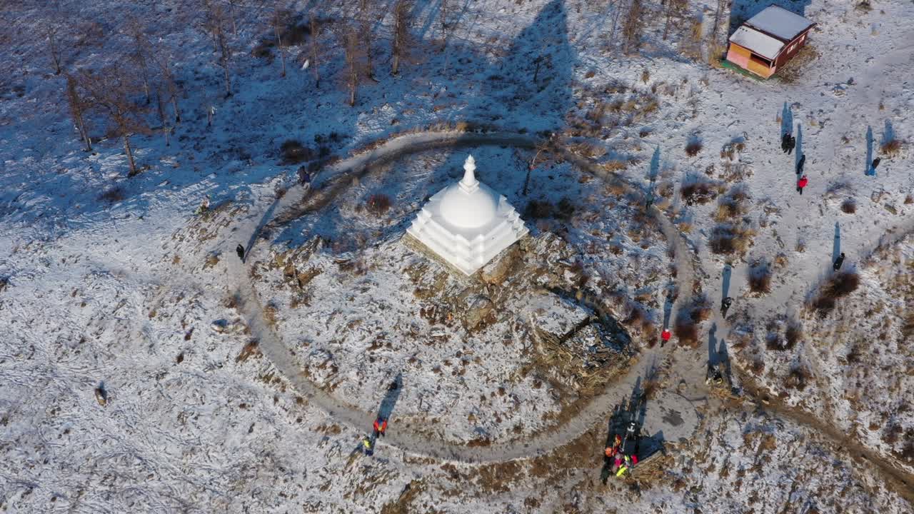 바이칼 호수 에 있는 오고이 섬 의 스투파