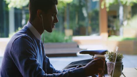 Man-using-laptop-while-having-coffee-4k