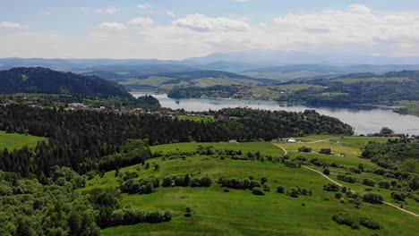 Aerial-view-on-Czorsztyn-lake-and-castle,-popular-travel-destination-in-Poland