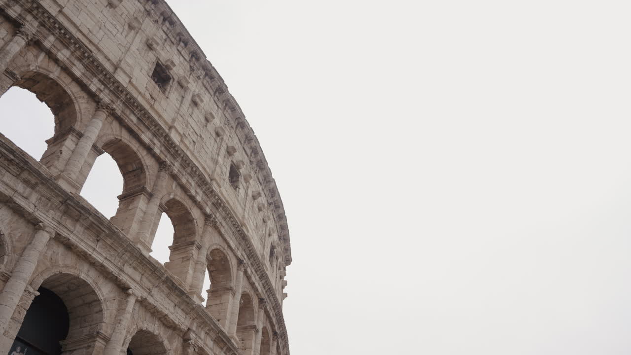 el coliseo en roma, italia