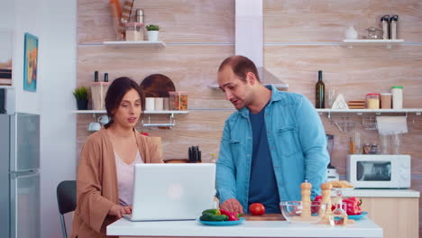 Couple-preparing-healthy-salad