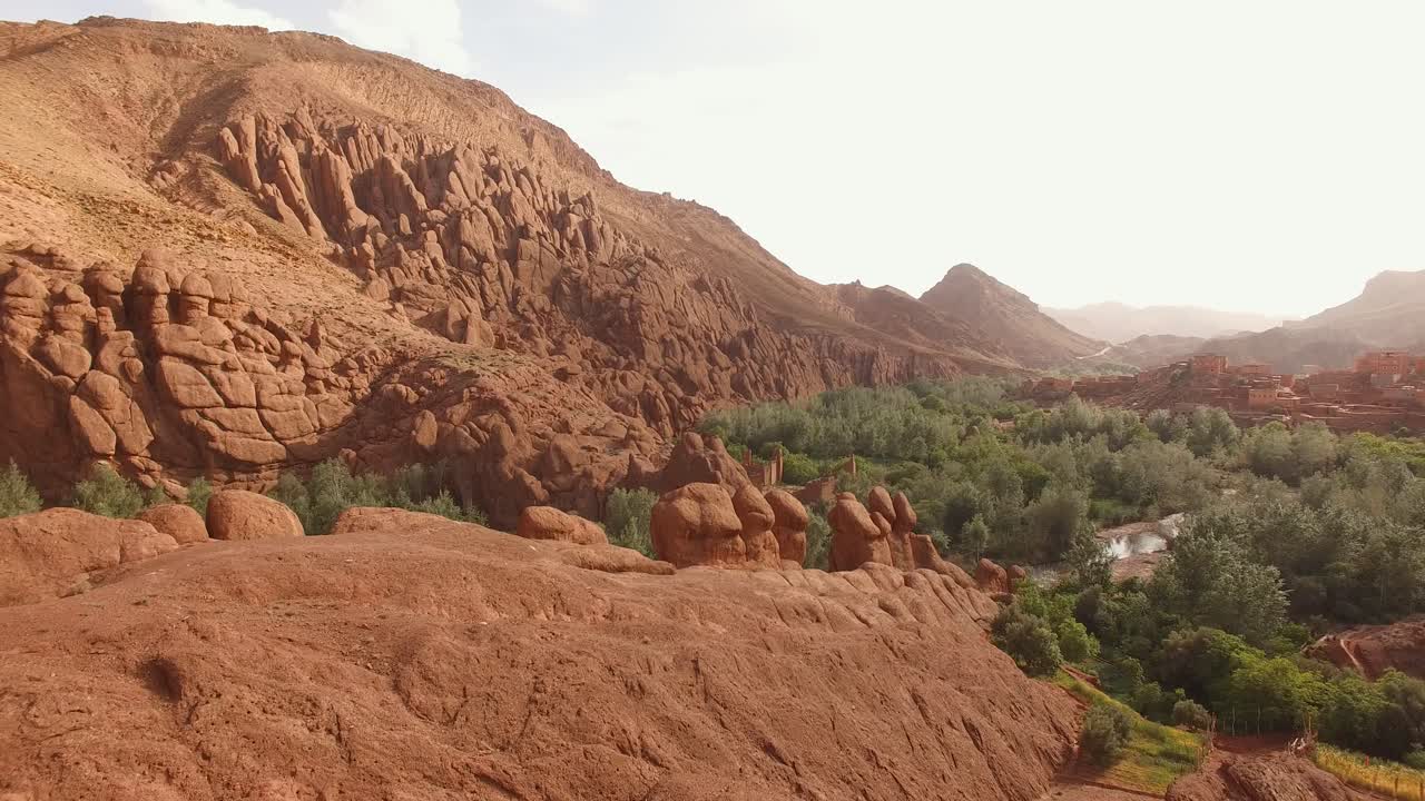 항공: 모로코의 사막 도로