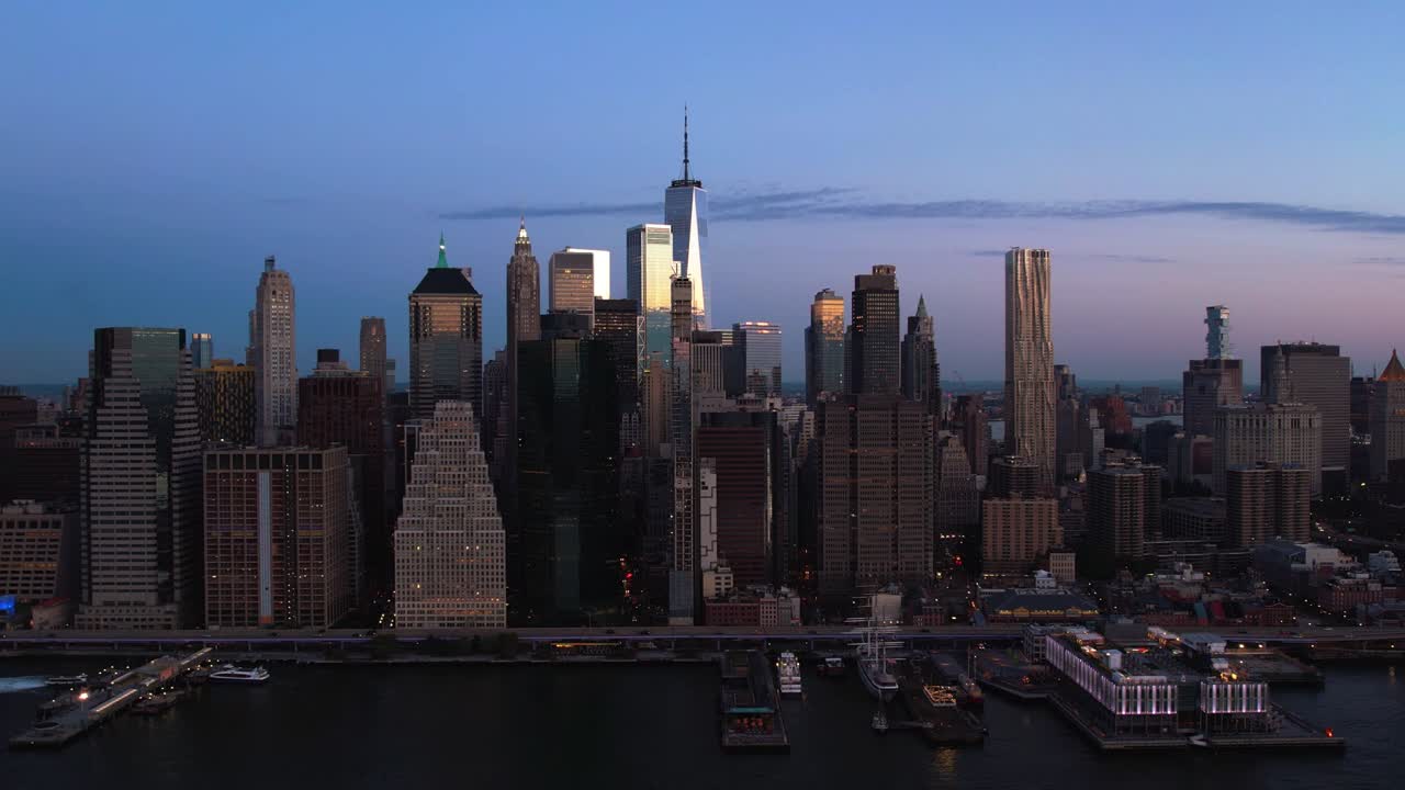 Luftfoto af en stille morgen på østsiden af Lower Manhattan, New York, USA.