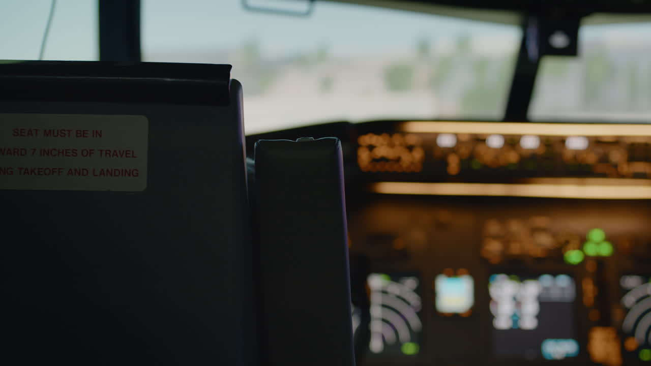 Parabrezza della cabina di pilotaggio di un aereo nella cabina di navigazione per il volo di un aeromobile