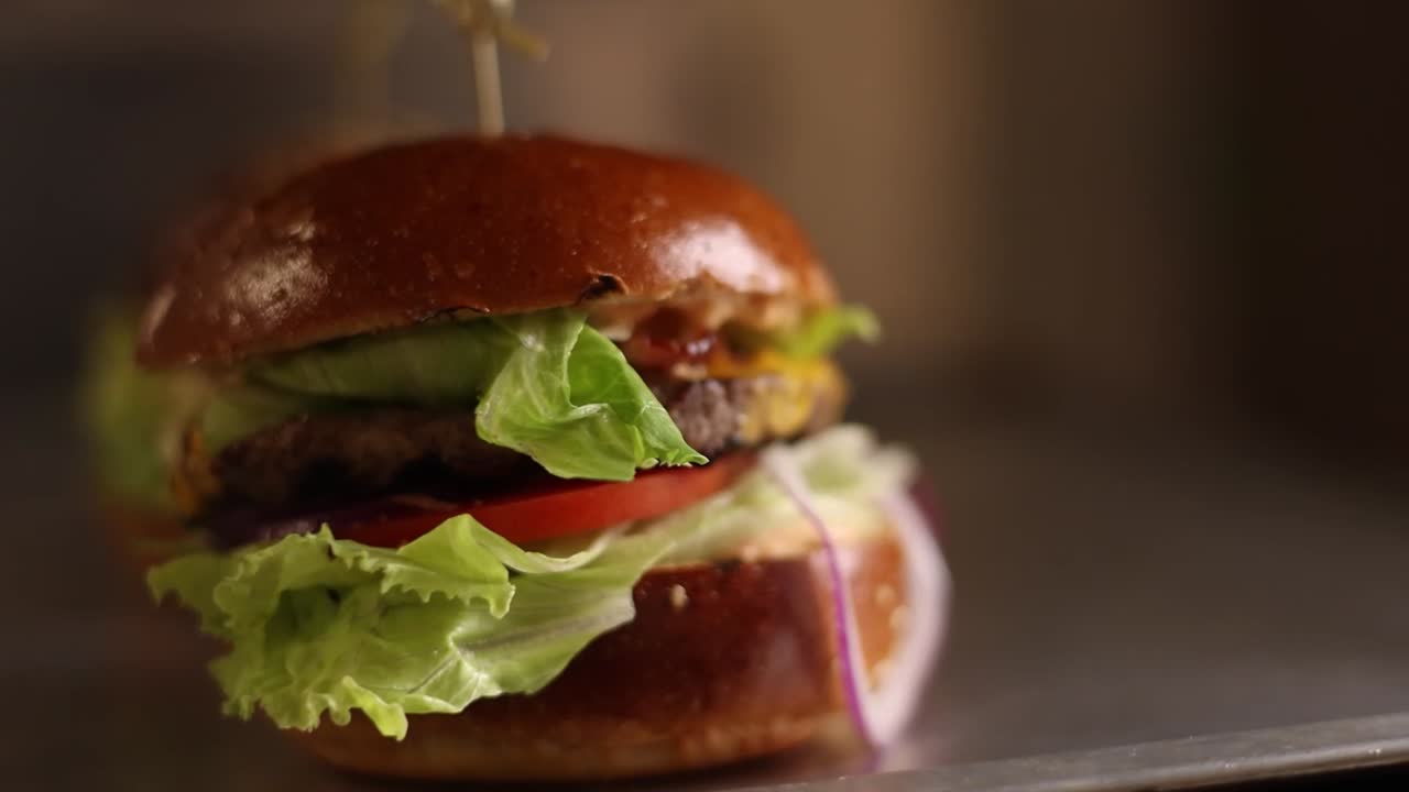 una deliciosa hamburguesa de queso casera