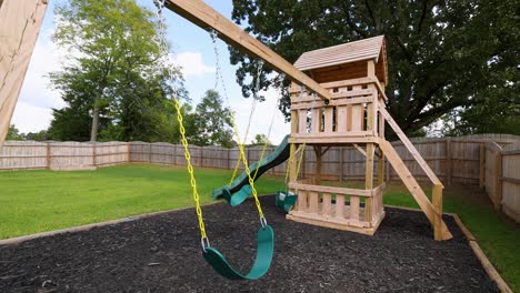 Schwenk-Rechts-Vom-Spielplatz-Draußen