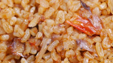 cerca de arroz frito con verduras