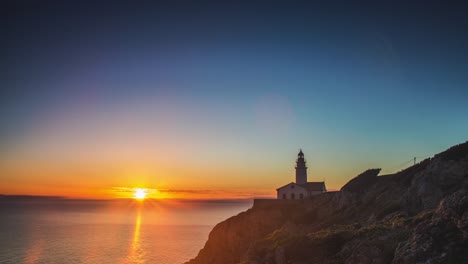 Colorido-Lapso-De-Tiempo-Del-Amanecer-En-El-Faro-De-Cala-Ratjada-En-La-Hermosa-Isla-De-Mallorca