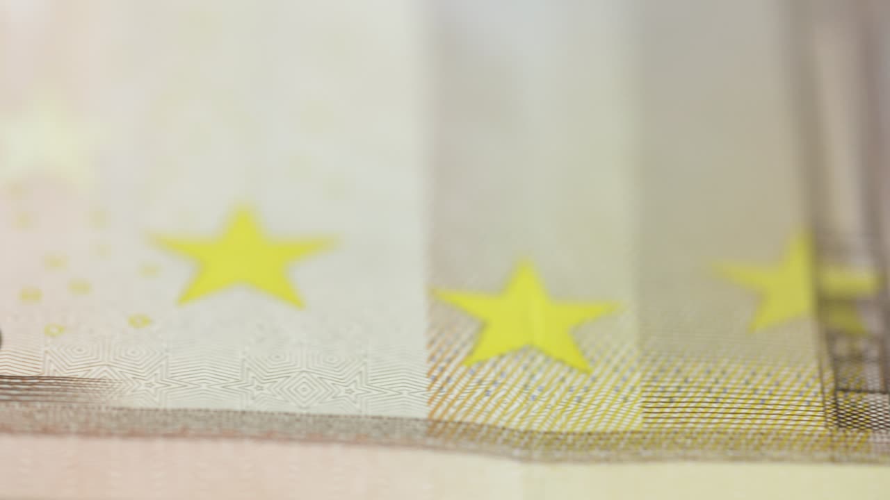 50유로 지폐를 천천히 추적