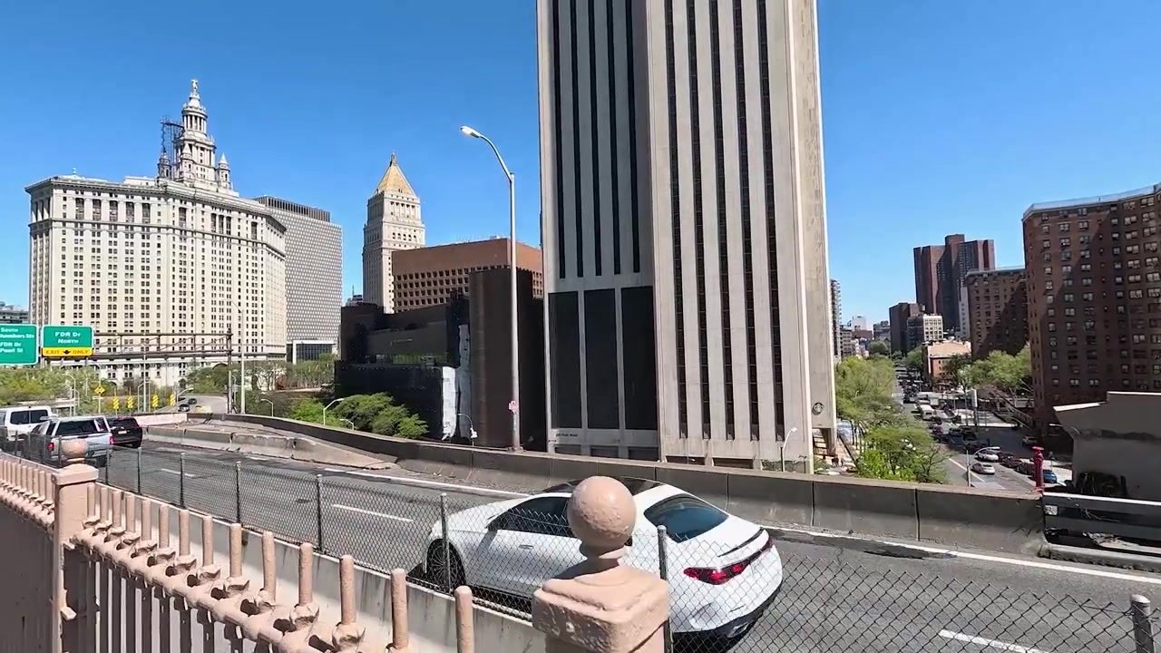 Video berjalan menyeberang jalan di New York